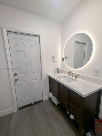 220 SE 1st St, Dania Beach, FL 33004