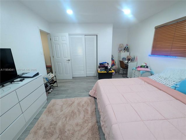 220 SE 1st St, Dania Beach, FL 33004