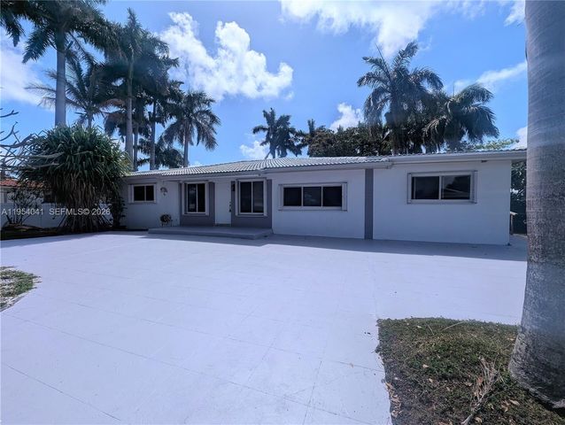 220 SE 1st St, Dania Beach, FL 33004