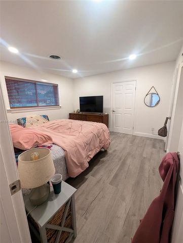 220 SE 1st St, Dania Beach, FL 33004