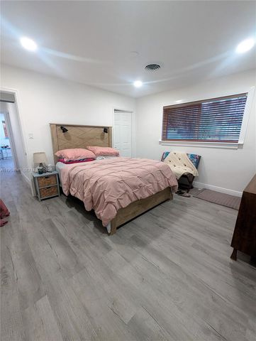 220 SE 1st St, Dania Beach, FL 33004