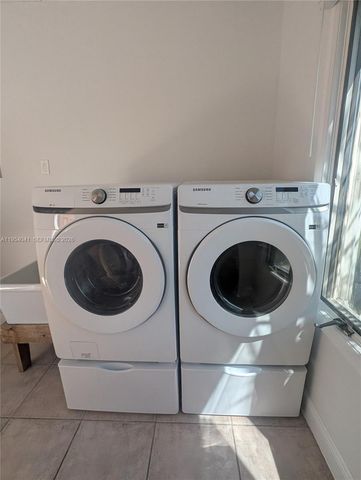 220 SE 1st St, Dania Beach, FL 33004