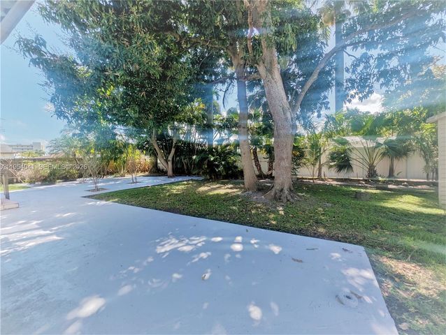 220 SE 1st St, Dania Beach, FL 33004