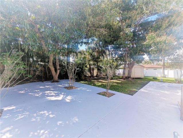 220 SE 1st St, Dania Beach, FL 33004