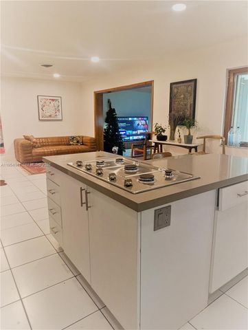 220 SE 1st St, Dania Beach, FL 33004