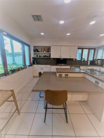 220 SE 1st St, Dania Beach, FL 33004