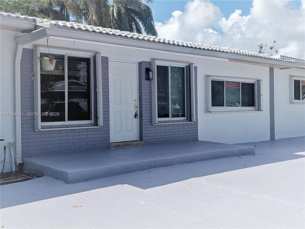 220 SE 1st St, Dania Beach, FL 33004