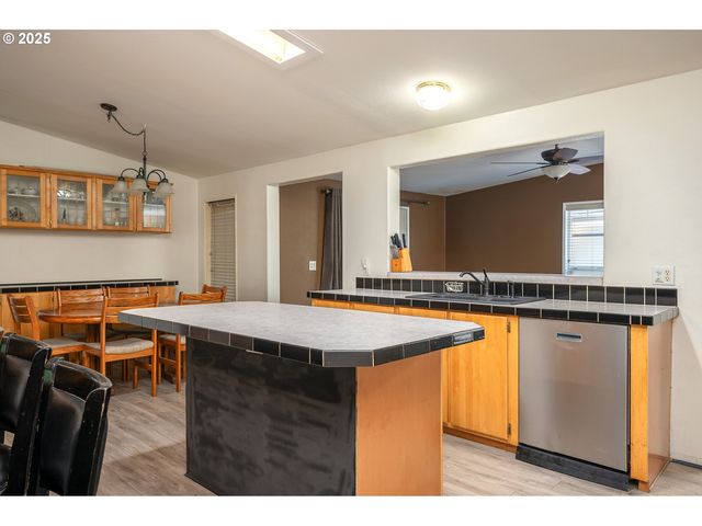 2031 Sw ALEXANDRIA St 110, Mc Minnville, OR 97128
