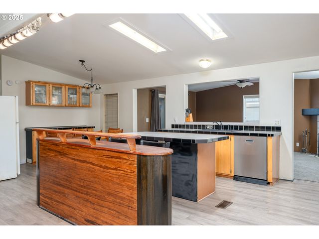 2031 Sw ALEXANDRIA St 110, Mc Minnville, OR 97128
