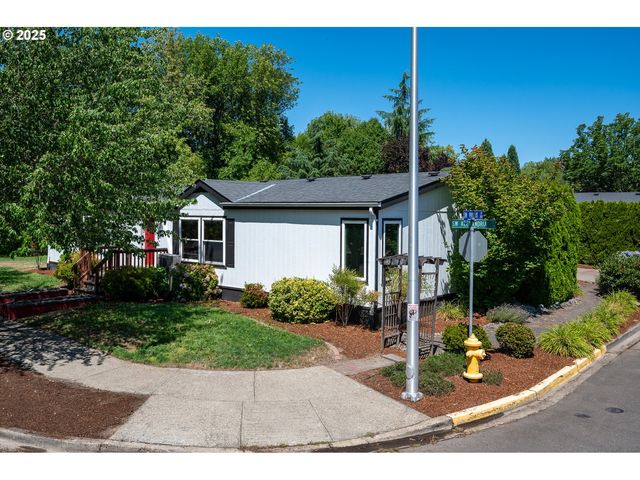 2031 Sw ALEXANDRIA St 110, Mc Minnville, OR 97128