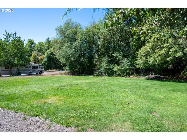 2031 Sw ALEXANDRIA St 110, Mc Minnville, OR 97128