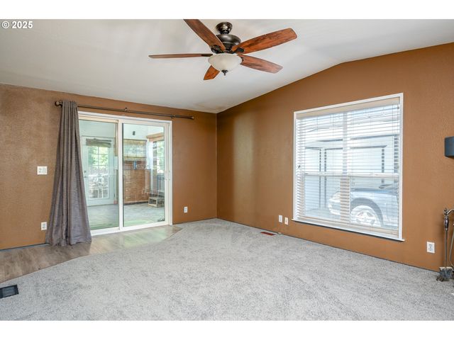 2031 Sw ALEXANDRIA St 110, Mc Minnville, OR 97128