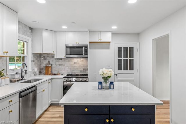 107 Ben Nevis Drive, Kernersville, NC 27284