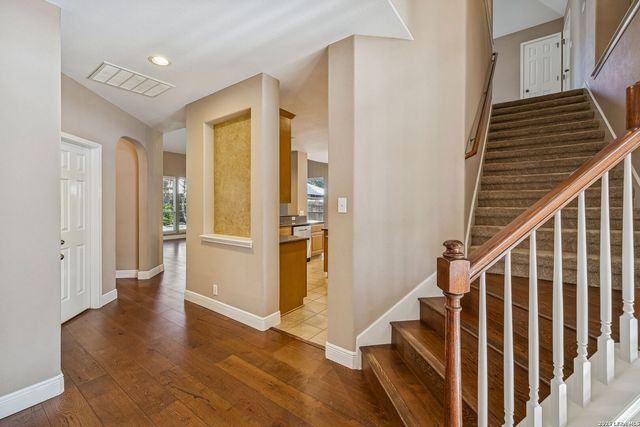 611 Enchanted Way, San Antonio, TX 78260