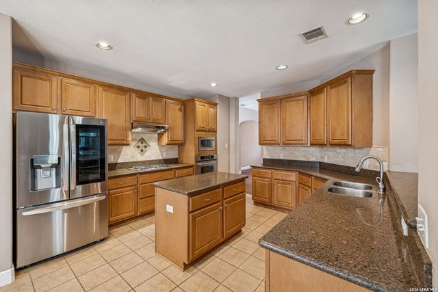 611 Enchanted Way, San Antonio, TX 78260