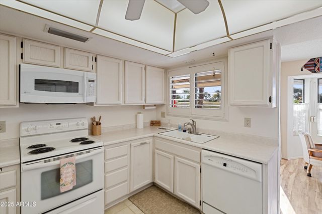 13423 W GABLE HILL Drive, Sun City West, AZ 85375