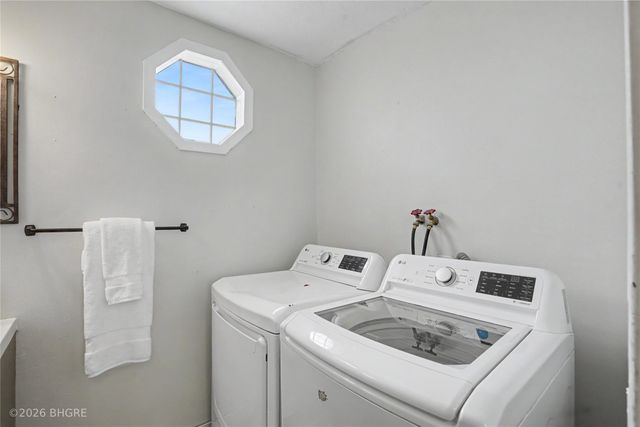 405 W 1st Avenue, Indianola, IA 50125