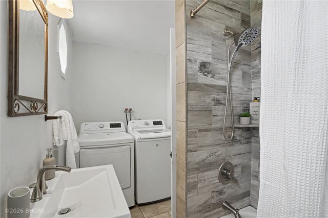405 W 1st Avenue, Indianola, IA 50125