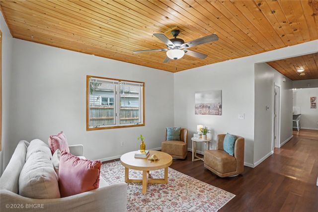 405 W 1st Avenue, Indianola, IA 50125