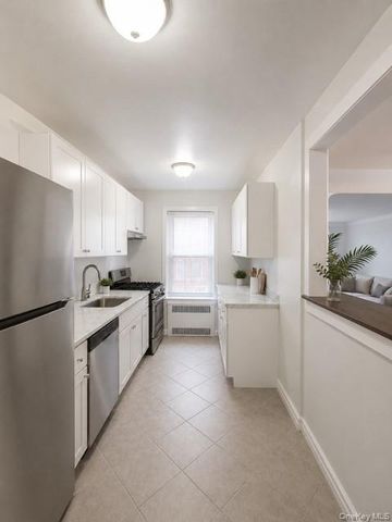111-39 76th D10, Forest Hills, NY 11375