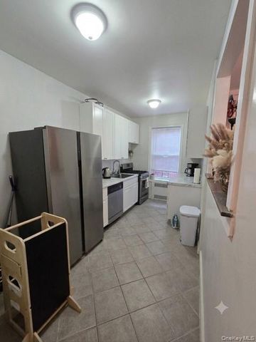 111-39 76th D10, Forest Hills, NY 11375