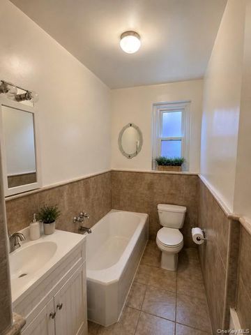 111-39 76th D10, Forest Hills, NY 11375