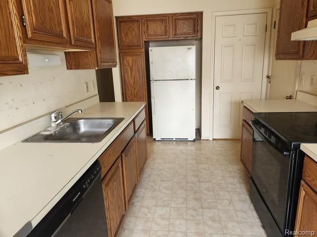 7611 Woodview Drive, Waterford Charter Township, MI 48327