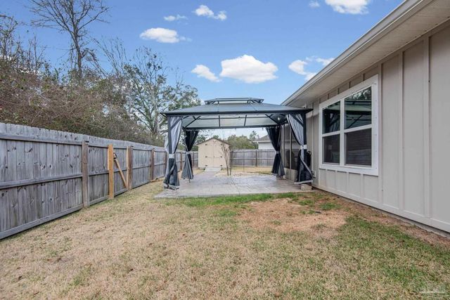 5761 Danbury Blvd, Pace, FL 32571