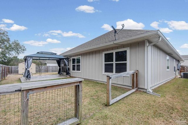 5761 Danbury Blvd, Pace, FL 32571