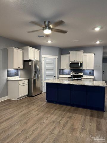 5761 Danbury Blvd, Pace, FL 32571