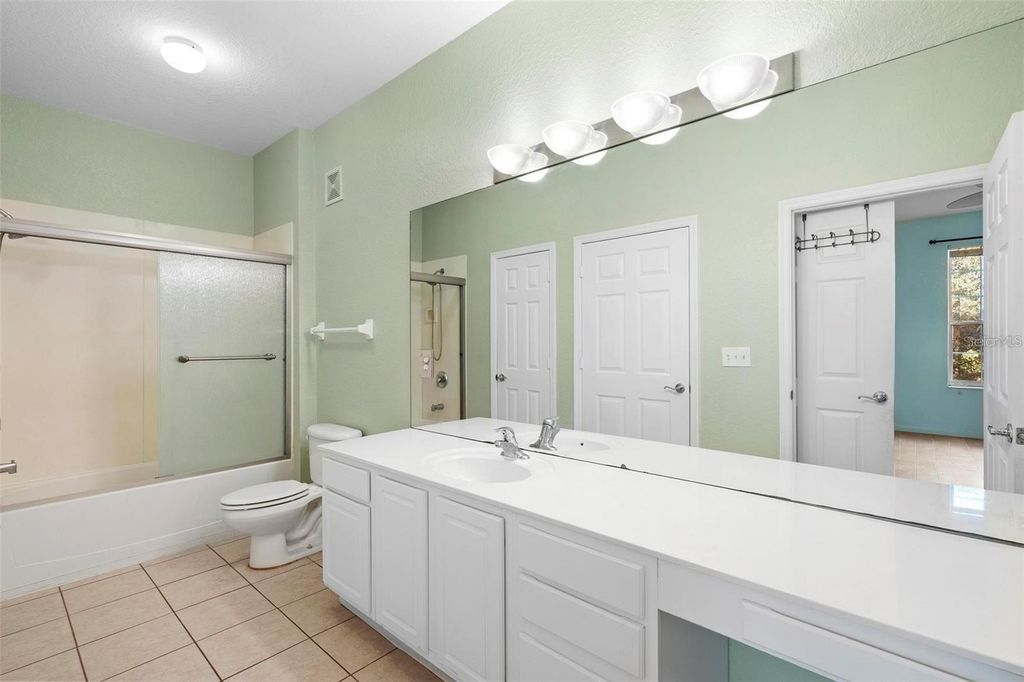 Image 15 of property listing at 6265 CONTESSA DRIVE 210, Orlando, FL 32829