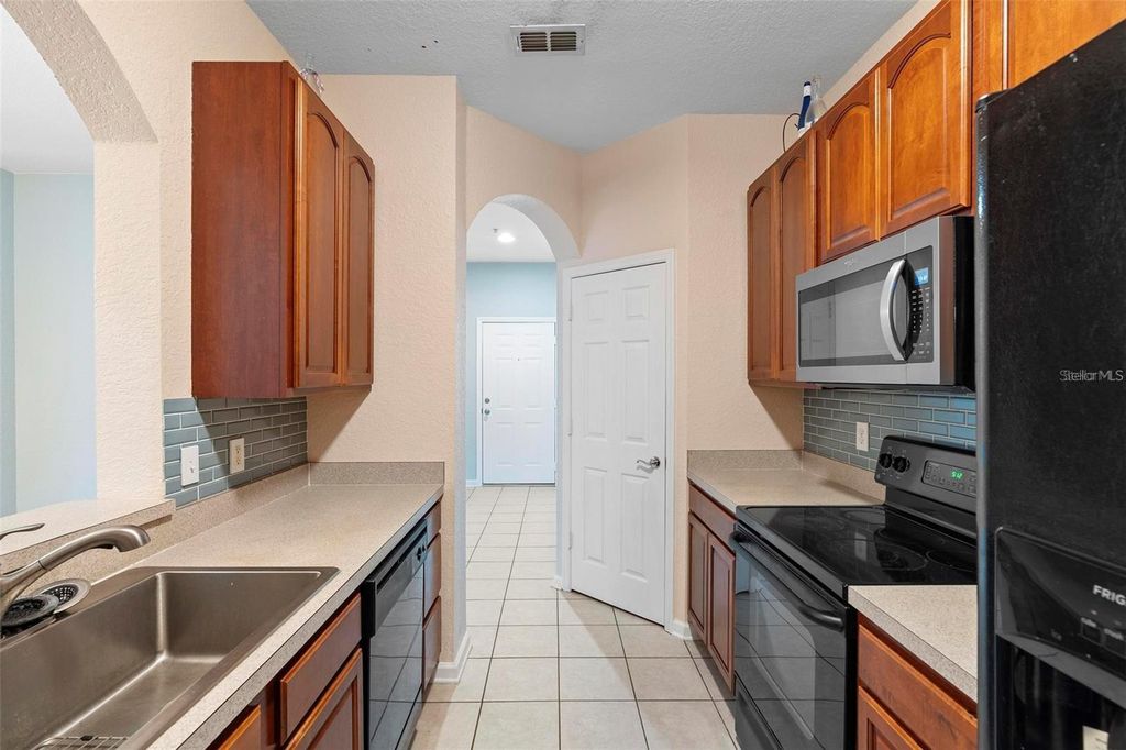 Image 10 of property listing at 6265 CONTESSA DRIVE 210, Orlando, FL 32829