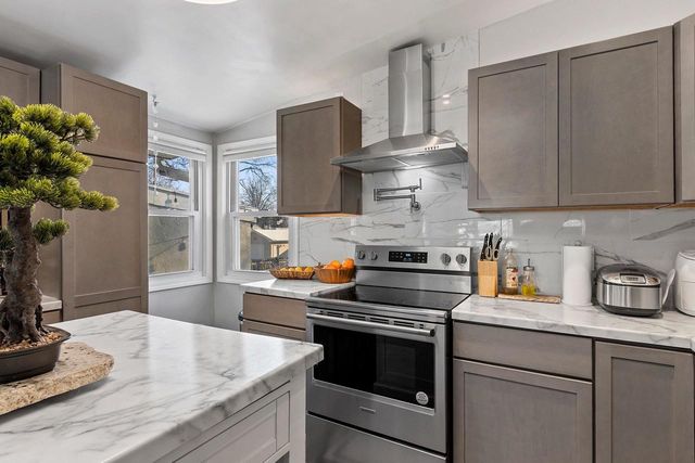 1155 S NORWOOD AVENUE, Green Bay, WI 54304