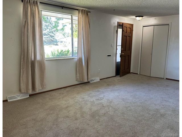 820 W 30th St, Loveland, CO 80538