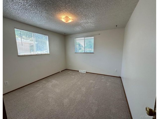820 W 30th St, Loveland, CO 80538