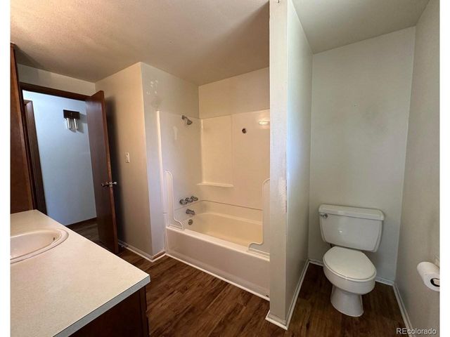820 W 30th St, Loveland, CO 80538