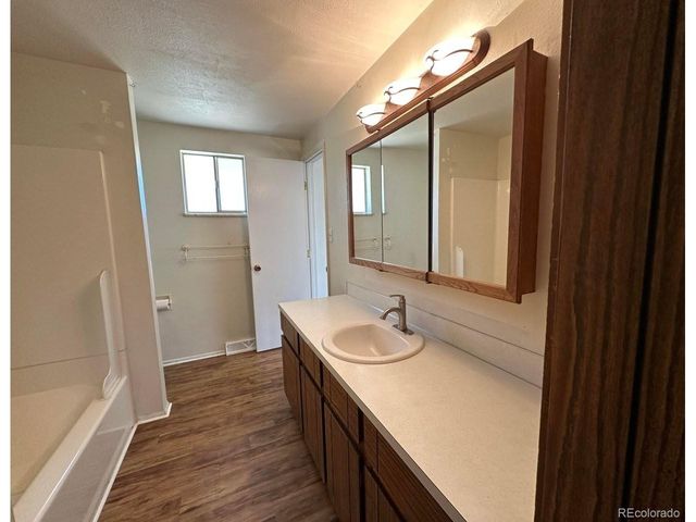 820 W 30th St, Loveland, CO 80538