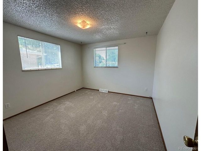 820 W 30th St, Loveland, CO 80538