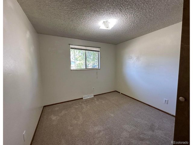820 W 30th St, Loveland, CO 80538