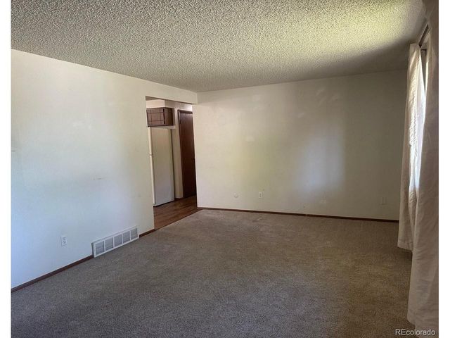 820 W 30th St, Loveland, CO 80538