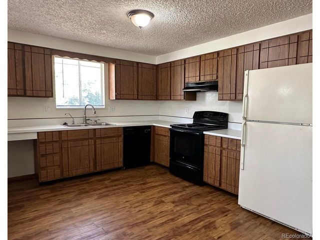 820 W 30th St, Loveland, CO 80538