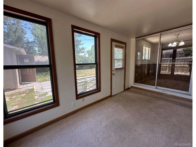 820 W 30th St, Loveland, CO 80538