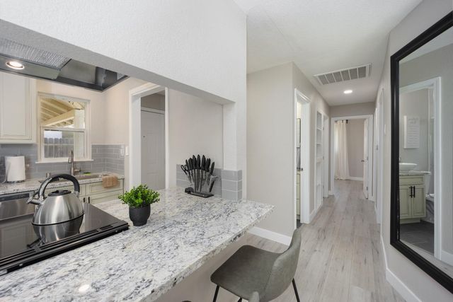 8942 Alderson Ave, Sacramento, CA 95826