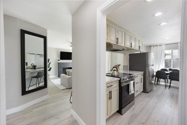 8942 Alderson Ave, Sacramento, CA 95826