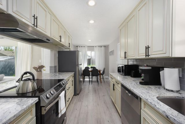 8942 Alderson Ave, Sacramento, CA 95826