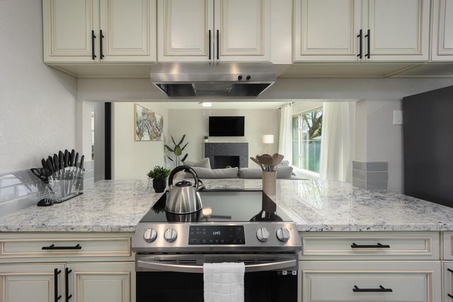 8942 Alderson Ave, Sacramento, CA 95826