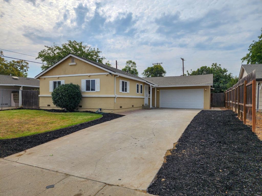 8942 Alderson Ave, Sacramento, CA 95826