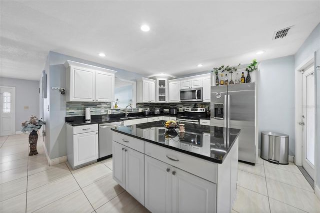 6513 N MANHATTAN AVENUE, Tampa, FL 33614