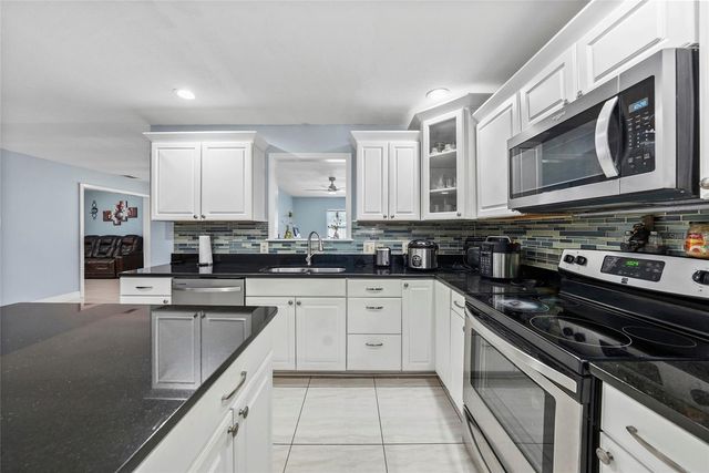 6513 N MANHATTAN AVENUE, Tampa, FL 33614
