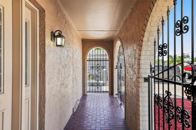 6513 N MANHATTAN AVENUE, Tampa, FL 33614